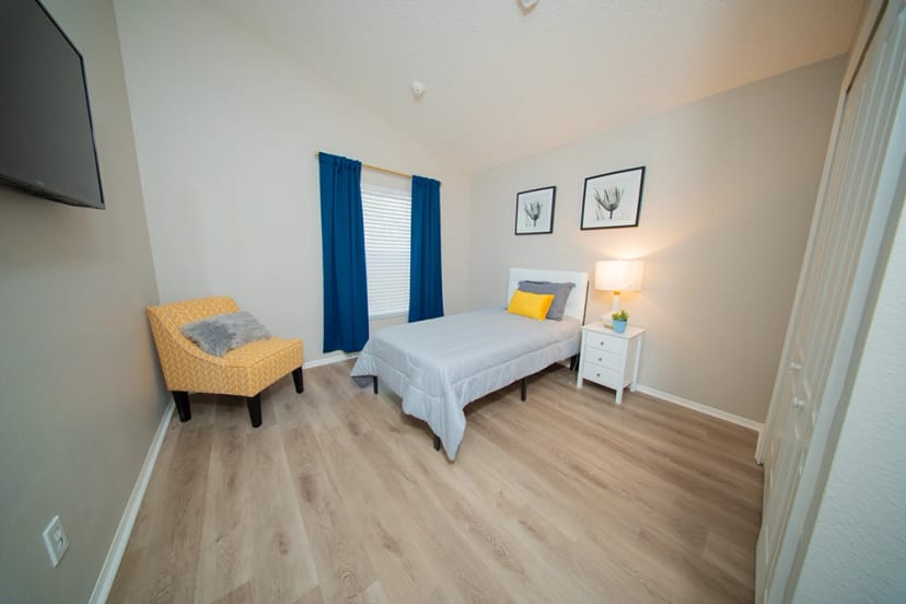 Bedroom with comfortable furnishings